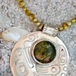 View the image: Frog & Unikite